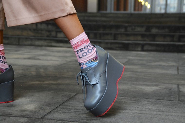 asos look mercedes benz fashion week berlin streetyle fashion blogger most successful german blogwalk palina pralina mode bloggerin köln graue plateu schuhe asos froot loops socken shoes socks