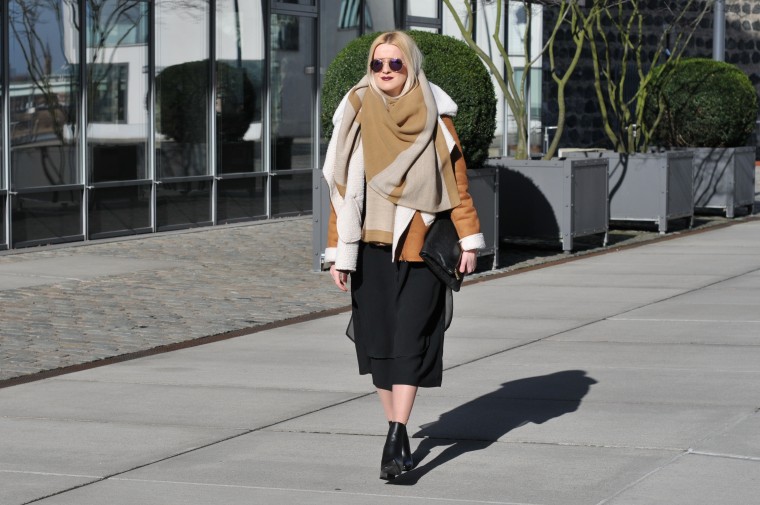 new look xxl schaal lammfell jacke schwarz camel culotte hosenrock schwarz palina pralina blogwalk blogger streetstyle 2015 tv rtl vox