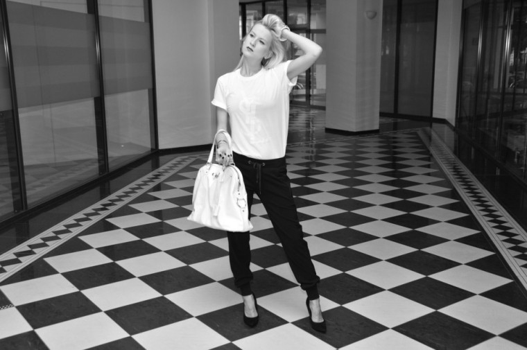 MONOCHROME