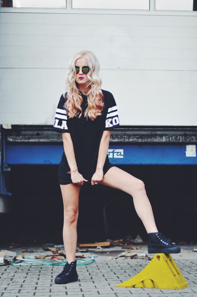 90 style edgy urban fashion blogger streetstyle