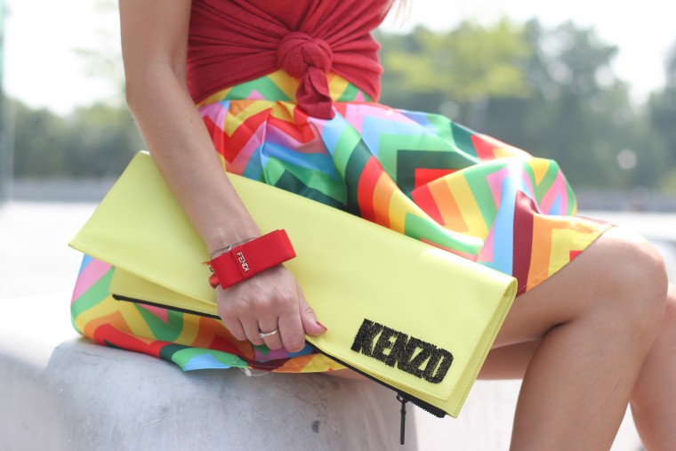 kenzo clutch gelb fendi bracelet rot