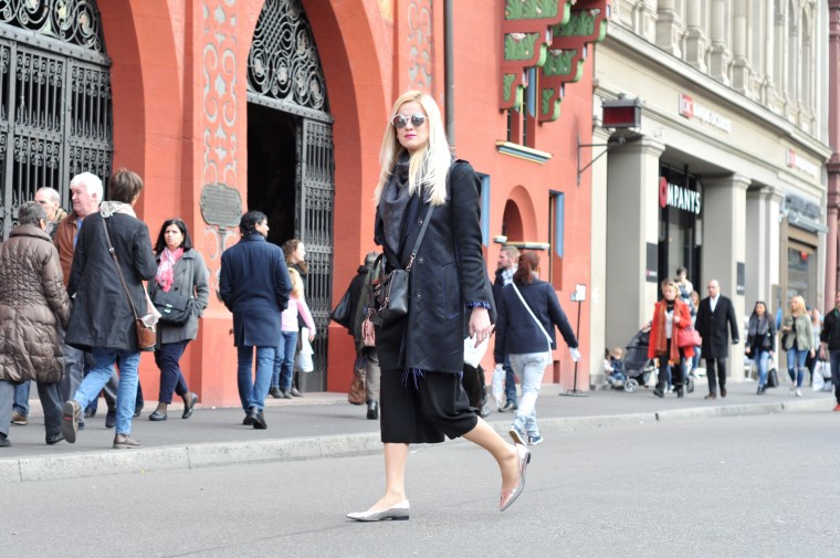 culotte schwarz palina pralina basel fashion blogger blogwalk lanvin mantel H&M blau clarks schuhe silber ballerinas metallic