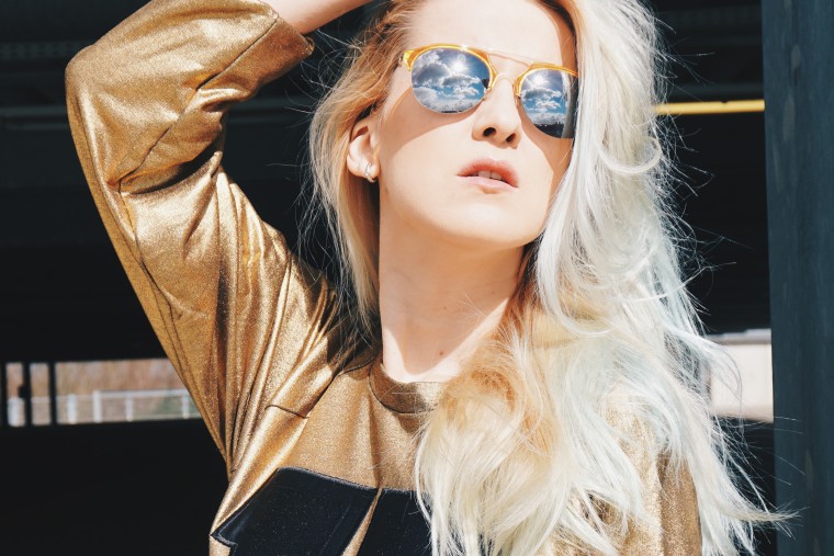 by WP sonnenbrille sun glasses solid gold sweatshirt metallic Puma Vashtie palina pralina blogwalk fashion blogger köln deutschland mode dip dye haare blaue haare